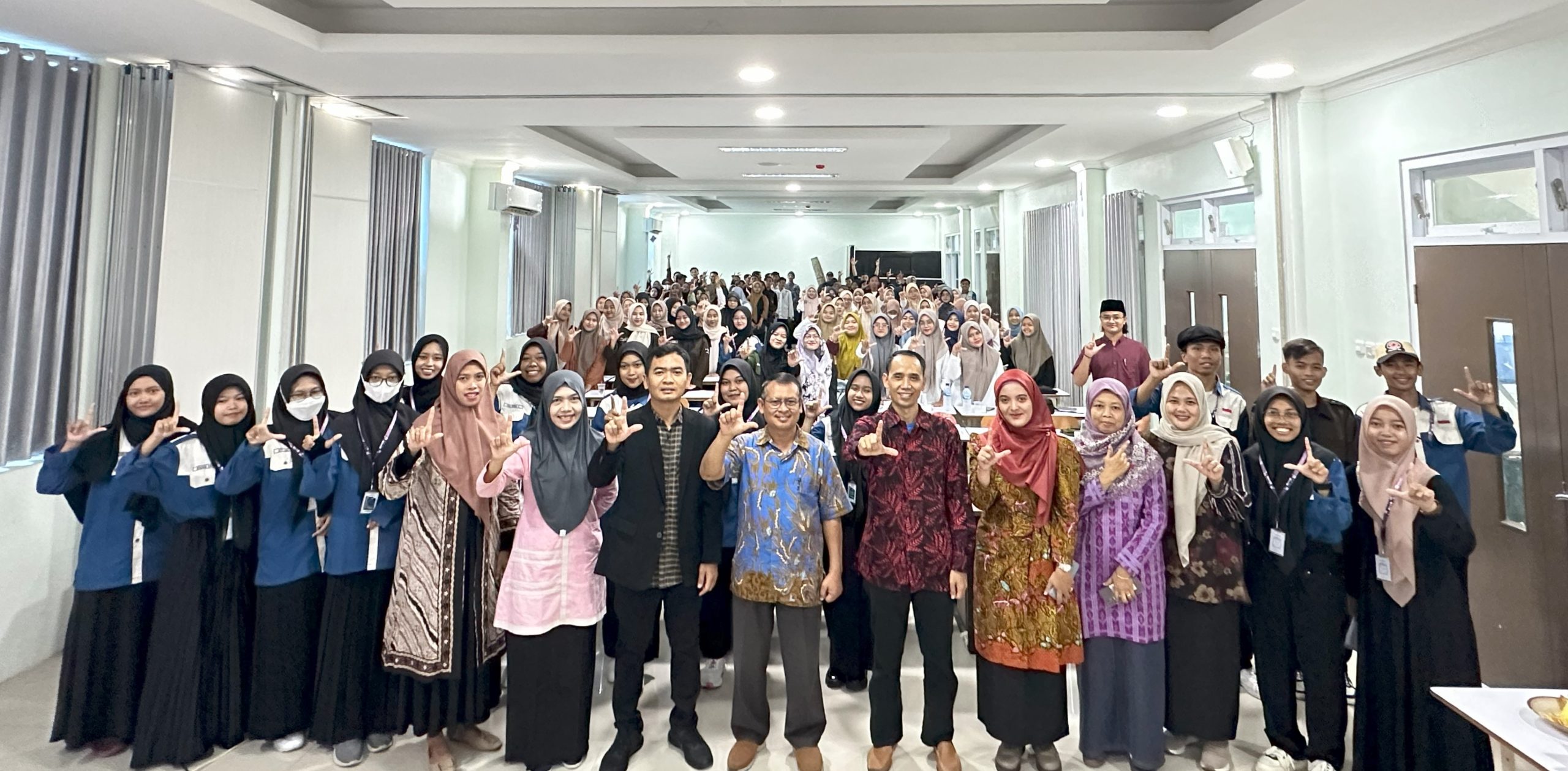 Gelora Harmoni: Meningkatkan Kualitas dan Kuantitas Penulisan dan Publikasi Jurnal Mahasiswa Tadris Bahasa Indonesia