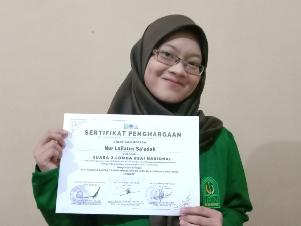 Juara 2 Lomba Esai Nasional Tema “Implementasi Budaya Literasi Menuju Indonesia Maju” (2022)